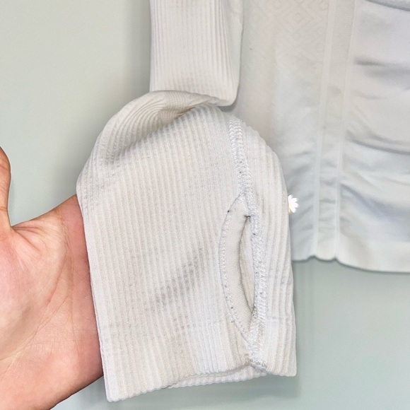 Athleta Women’s Medium White Tracker Running Hoodie - Picture 3 of 5